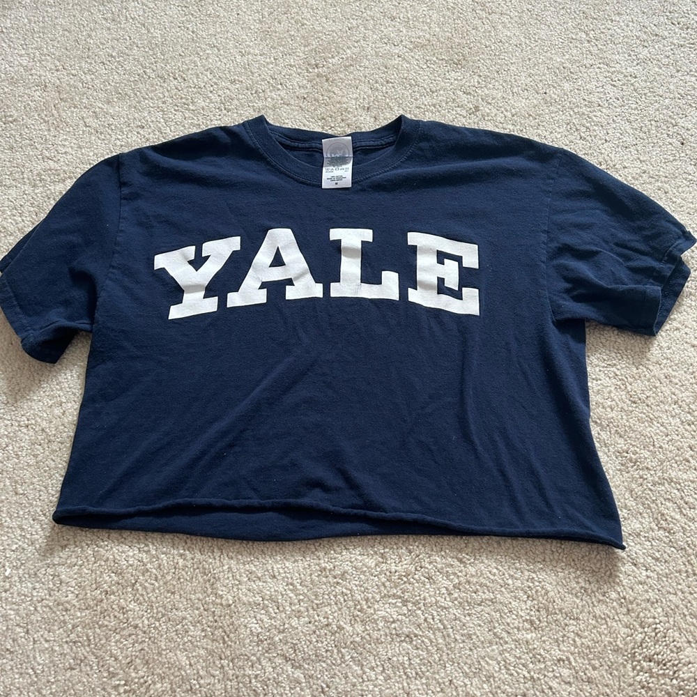 Yale cropped tee